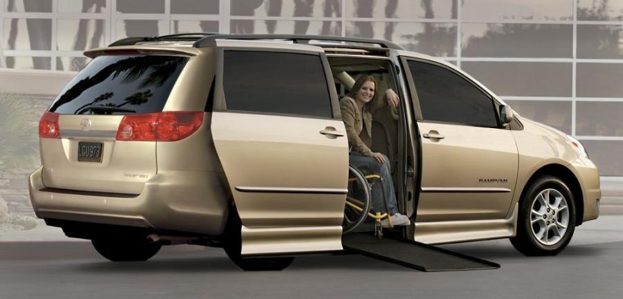  Toyota Sienna 2006 года  (фото 34 из 36)